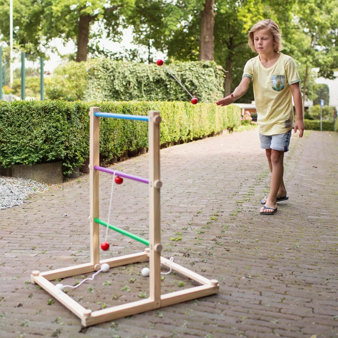 Стълба за игра с хвърляне на топки от BS Toys дървена градинска игра 6+ години