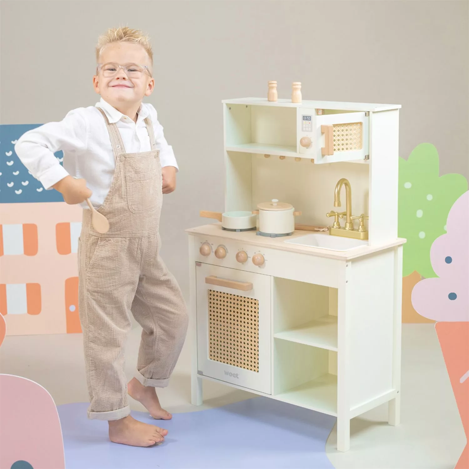 Детска дървена кухня Ратан с аксесоари New Classic Toys в бял цвят за деца 3+