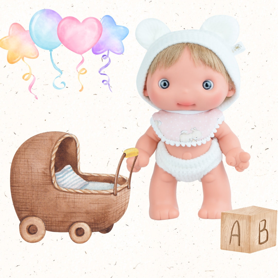 Кукла бебе Piu с шапка и лигавник е чудесен подарък