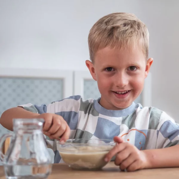 Момче приготвя хоросана за игра Teifoc