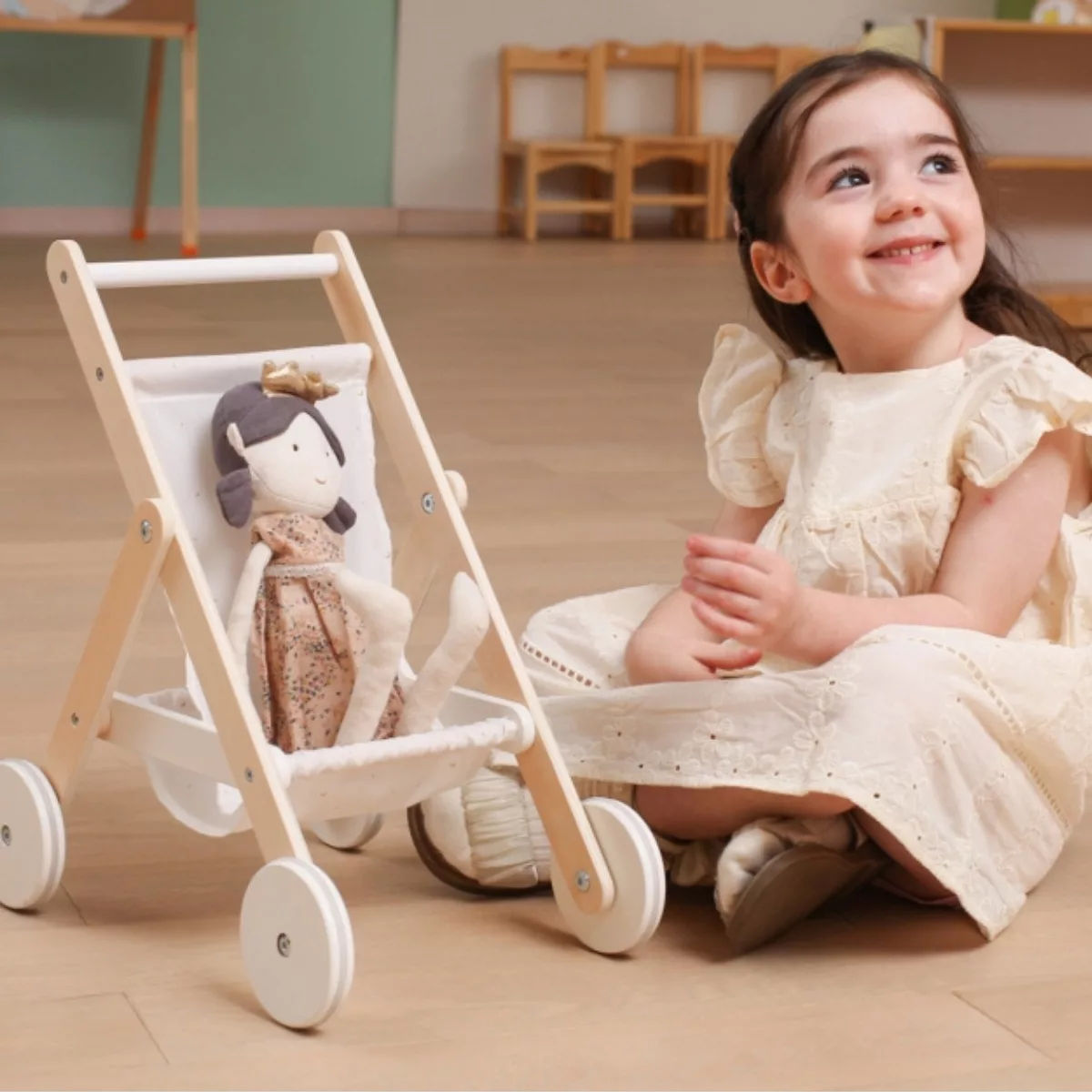 Дървена количка за кукли PolarB детска игра за бутане и ролева игра за деца 2+
