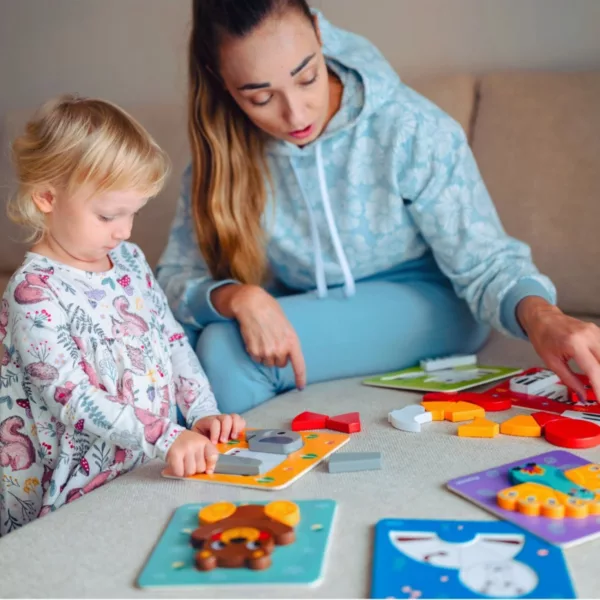 Монтесори пъзел с животни дървен комплект с фигурки и карти за деца над 1 година