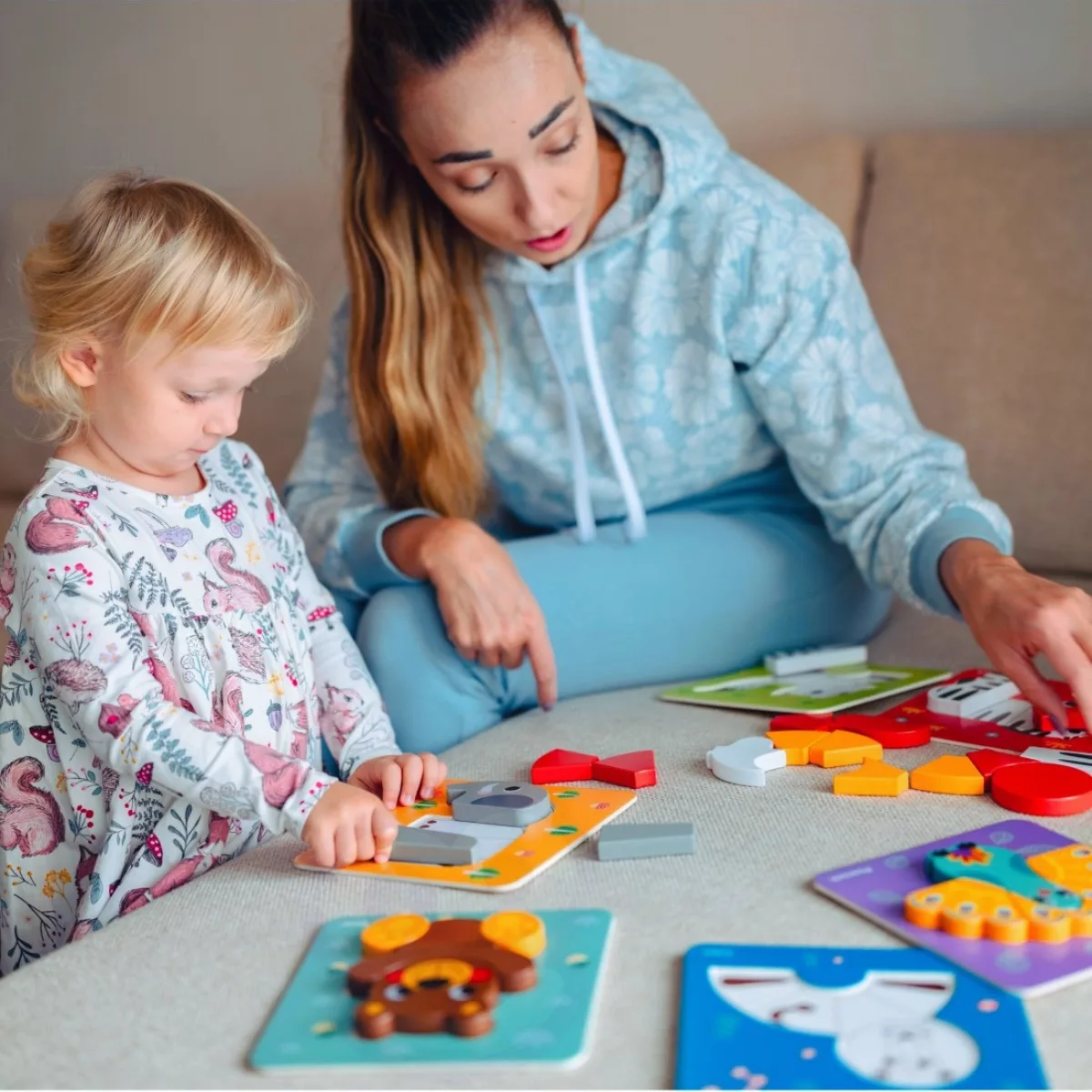 Монтесори пъзел с животни дървен комплект с фигурки и карти за деца над 1 година