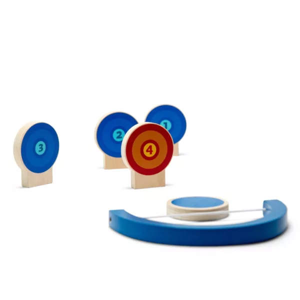 Уцели цветните мишени – BS Toys дървена игра с номерирани червени и сини мишени 6+