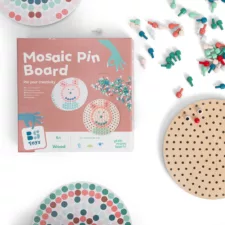 Дървена мозайка с примерни карти &ndash; BS Toys Mosaic Pin Board кутия 4+