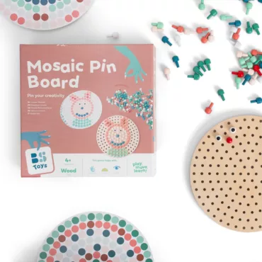 Дървена мозайка с примерни карти &ndash; BS Toys Mosaic Pin Board кутия 4+