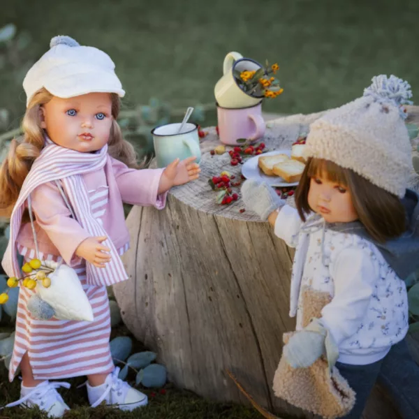 Кукла Белла с приятелка на пикник с есенни аксесоари в градината детска игра