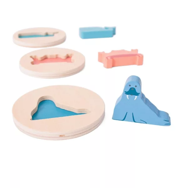 Монтесори дървен пъзел Арктика с фигура морж и дървена основа 18+