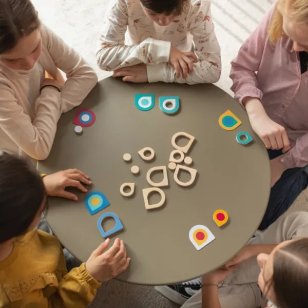 Настолна игра Запомни формите от BS Toys с дървени елементи за деца 5+ години