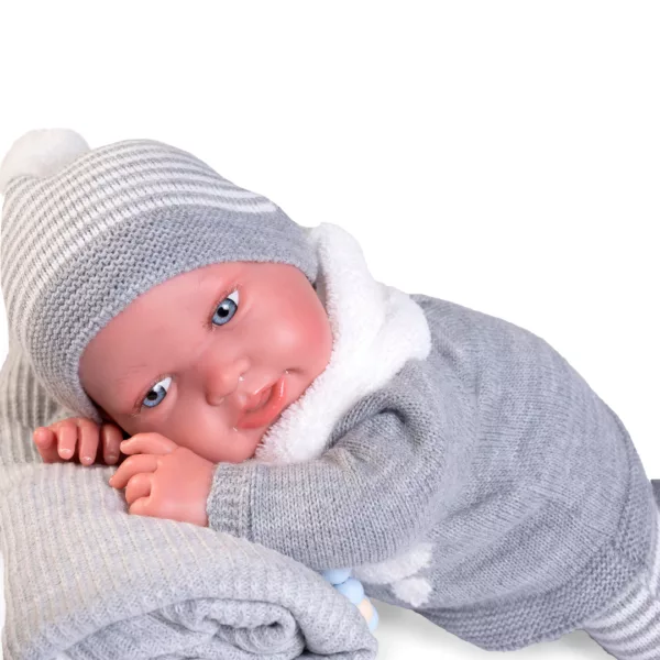 Близо план Reborn бебе Пипо с реалистични черти Antonio Juan