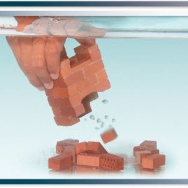 Макет от Teifoc се разгражда във вода