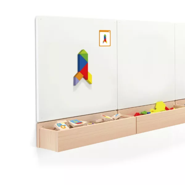 Дървен магнитен танграм Viga Toys върху магнитна дъска за логически игри
