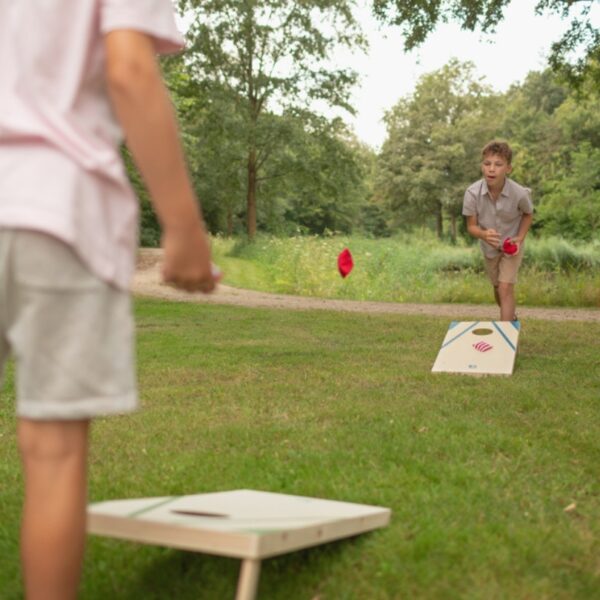 Дървена игра за хвърляне в цел – Cornhole от BS Toys -активна игра