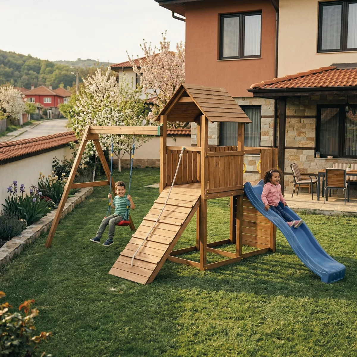 Детска площадка Fungoo Carol 3 с пързалка и люлка дървена за двор игра деца