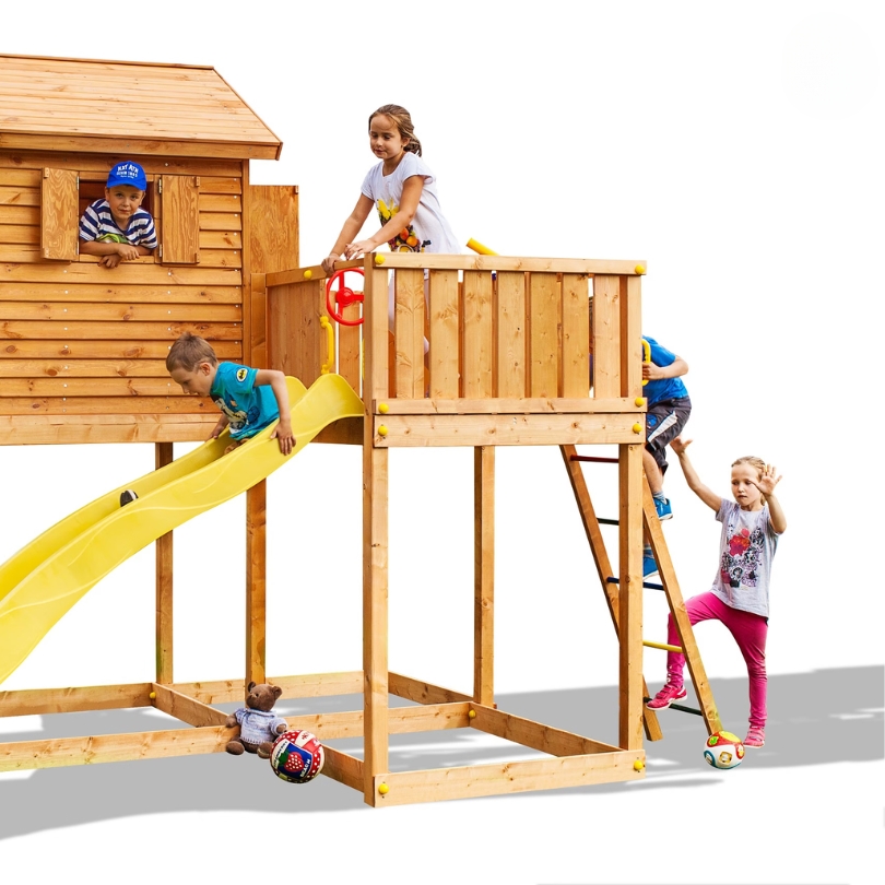 Детска площадка с пързалка Fungoo MySide – деца играят на катерушка с жълта пързалка и дървена къщичка.