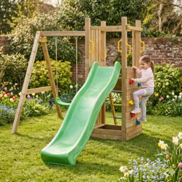 Детска дървена площадка с пързалка люлка и пясъчник зелена градина