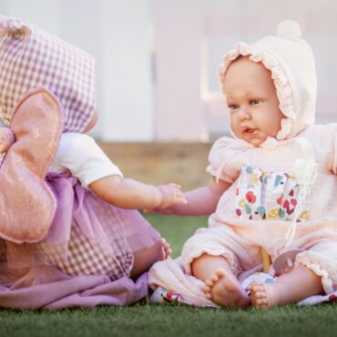 Детски кукли и бебета чудесен подарък за всяко дете