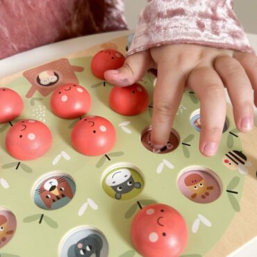 ooky Toy играчка с дървени плодчета – развитие на фината моторика