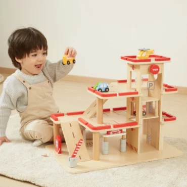 Дървен паркинг на три етажа – детска играчка за момчета