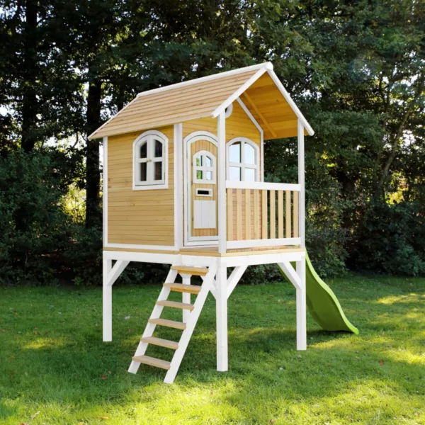 Дървена къщичка за игра Laura AXI с пързалка – изглед отпред