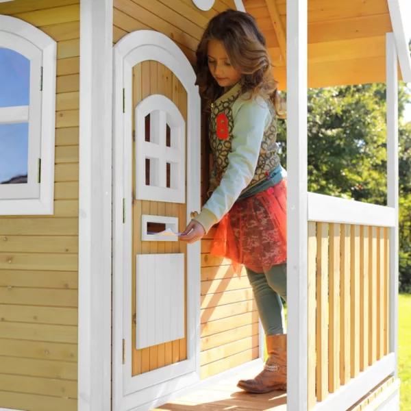 Дървена къщичка за игра Laura AXI с пързалка и пощенска кутия