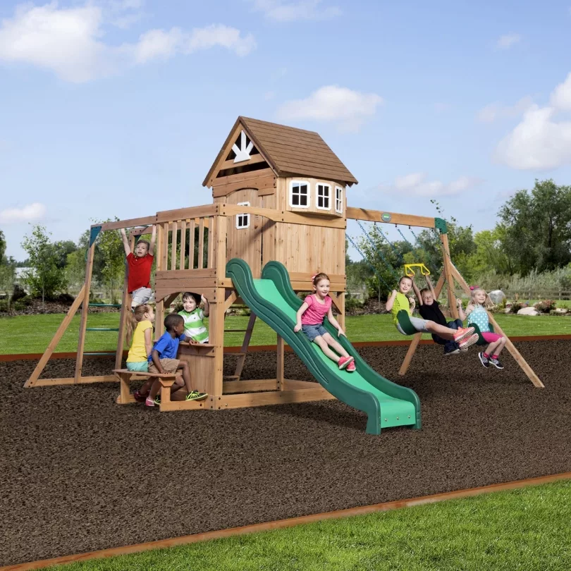 Детска площадка Montpelier Backyard 6 в 1 с деца, играещи на всички модули