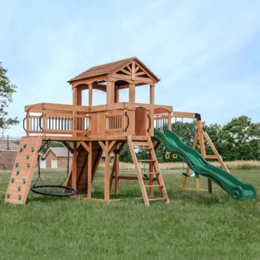 Гледка отстрани на Детска площадка Sterling Backyard 5 в 1 с люлки и въже