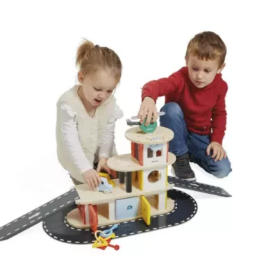 Дървен многоетажен паркинг с коли и хеликоптер, образователна играчка за момчета над 3 години