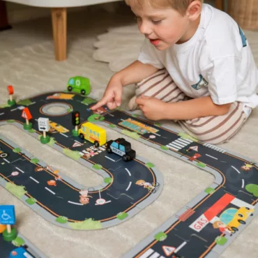 Детски дървен пистов комплект с коли, светофари и пътни знаци, за момчета над 3 години