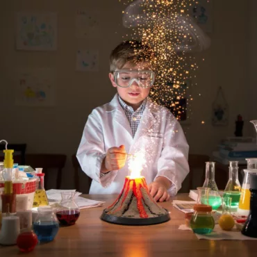 Експериментален комплект вулкан, играчка за малки учени, с ефектни искри, лабораторна престилка