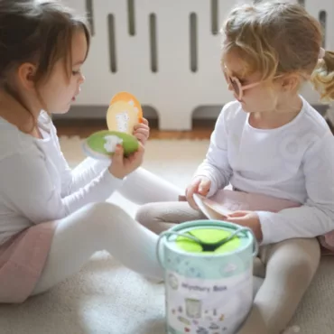 Образователна мистериозна кутия с карти за трениране на памет и асоциативно мислене