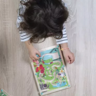 Магнитна лабиринт игра с пръчица, дървена, зелени и цветни елементи, за развитие на умения 3+