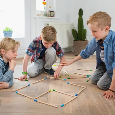 Дървени пръчици за игра и учене на форми и моделиране, стимулиращи математическо мислене