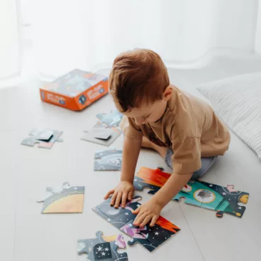 Картонен пъзел с големи части и космическа тематика, за бебета и малки деца