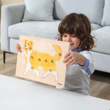 Дървен пъзел куче с дръжки, за развитие на моторика при малки деца