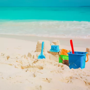 Комплект еко плажни играчки – кофичка, лопатка и формички, безопасни материали, играчки за навън