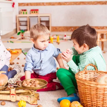 Ролева игра пазаруване с детска везна