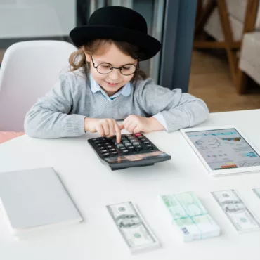 Ролева игра счетоводител с калкулатор