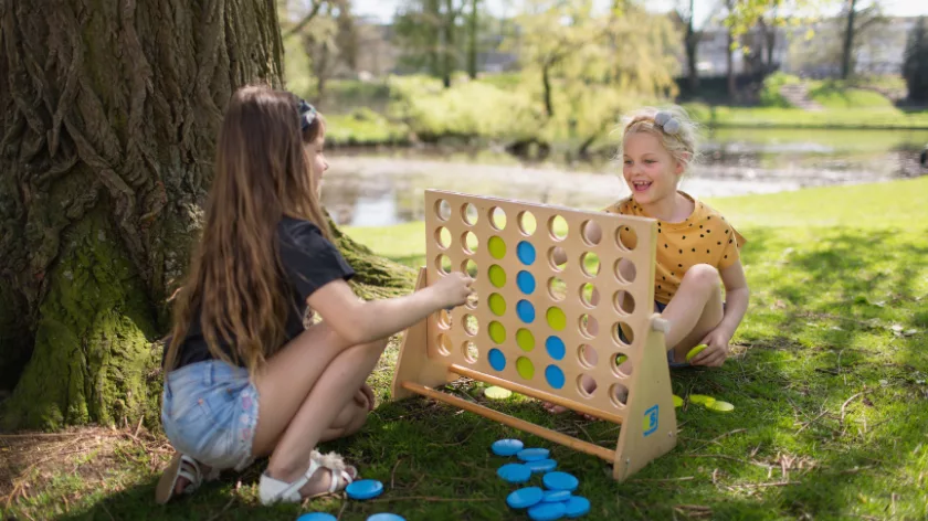 Логически настолни игри за деца - 4 в редица за двора