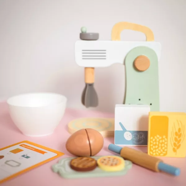 Дървен комплект за печене с миксер и съставки, реалистични детайли, пастелни цветове, 3+
