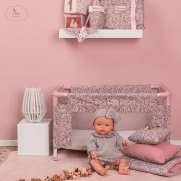 Кошара за кукли с бебе, комплект възглавници и аксесоари, текстил с флорален десен, подходящо за момичета