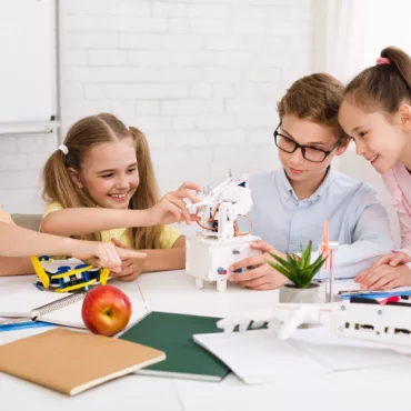 STEM комплект за деца, конструиране на роботи, групова работа, иновативни научни проекти, над 8 години