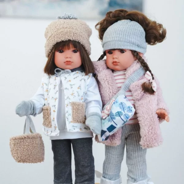 Кукла Белла с пухена шапка до друга кукла в зимни дрехи – Antonio Juan 45 см