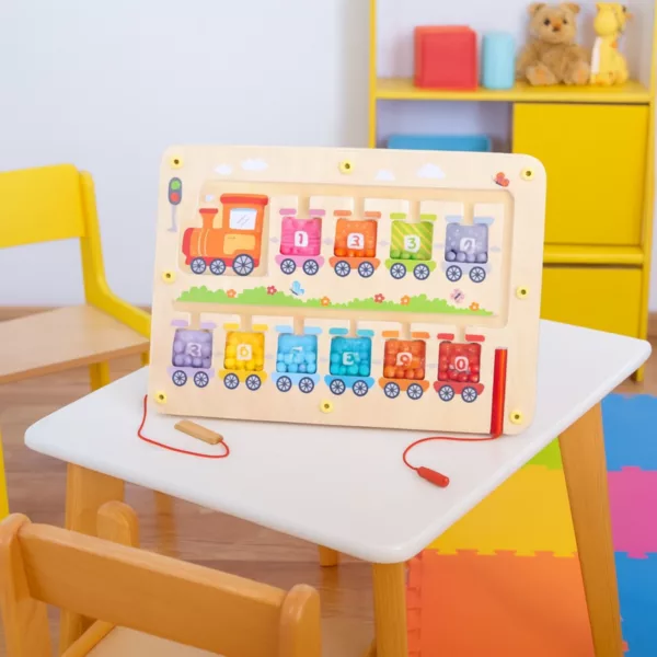 Магнитен лабиринт влакче за броене и писане в цветна детска стая