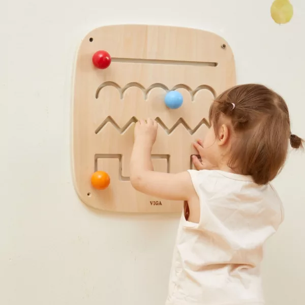 Дървен образователен стенен панел лабиринт VIGA Toys с цветни топчета за ранно развитие
