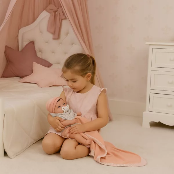 Дете гушка реалистична кукла Бебе Пипа с розово одеялце и винилово тяло