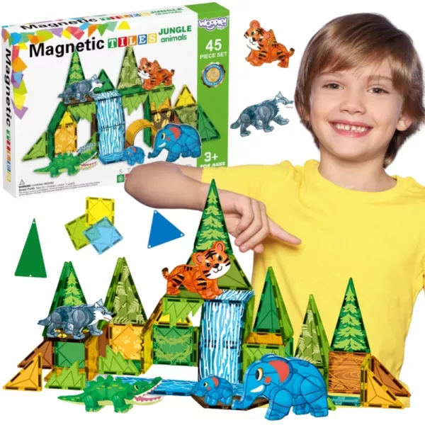 Дете играе с 3D магнитен конструктор Джунгла и животни Woopie Toys