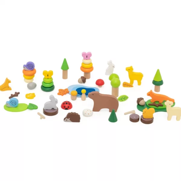 Дървен конструктор с животни Горски свят елементи разположени за игра