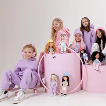 Кукли Orange Toys с модерни дрехи за ролеви игри на деца над 3 години