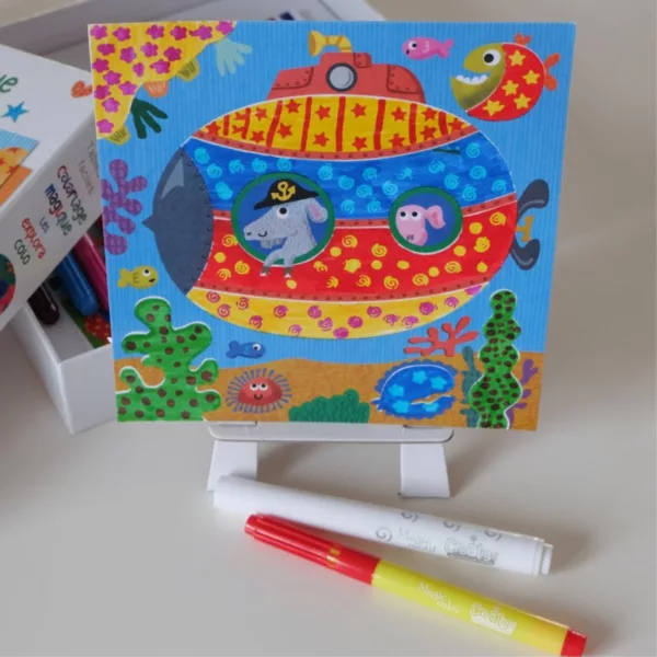 Подводна картина с животни оцветена с магически флумастери от творчески комплект